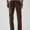 Moderne gerade geschnittene Khakis