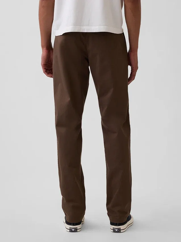 Moderne gerade geschnittene Khakis