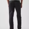 Moderne gerade geschnittene Khakis