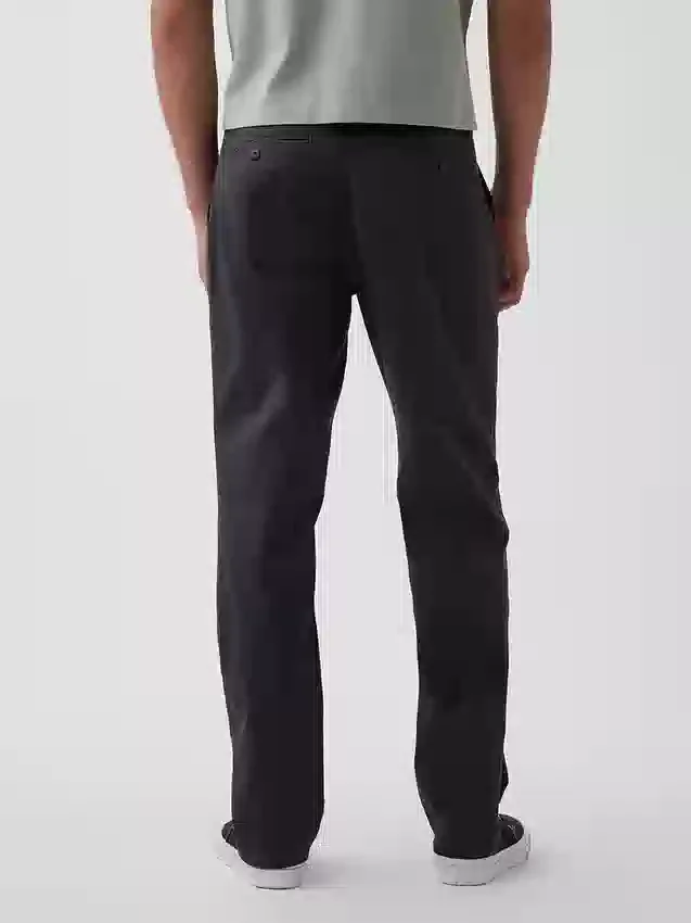 Moderne gerade geschnittene Khakis