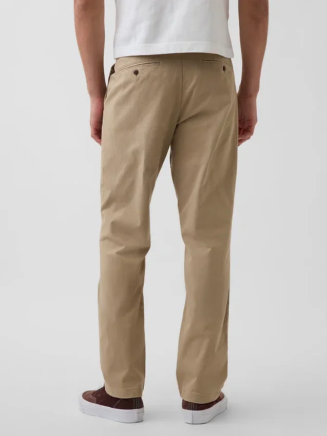 Moderne gerade geschnittene Khakis