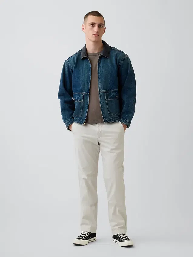 Moderne gerade geschnittene Khakis