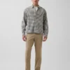 Moderne gerade geschnittene Khakis