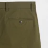 Moderne gerade geschnittene Khakis