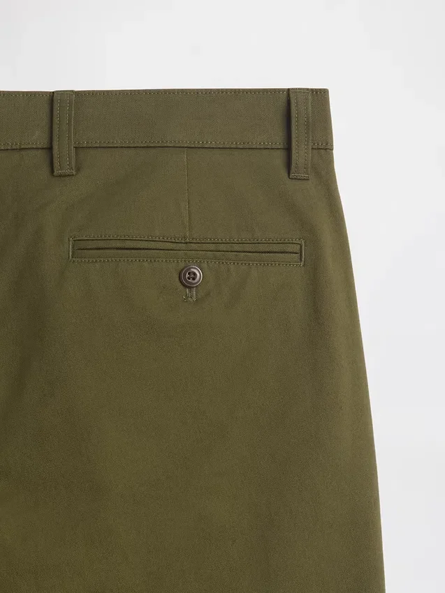 Moderne gerade geschnittene Khakis