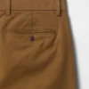 Moderne gerade geschnittene Khakis