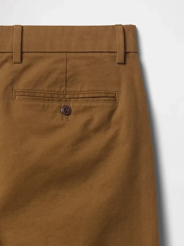 Moderne gerade geschnittene Khakis