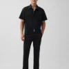 Moderne gerade geschnittene Khakis