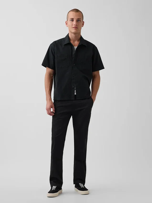 Moderne gerade geschnittene Khakis