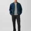 Moderne gerade geschnittene Khakis