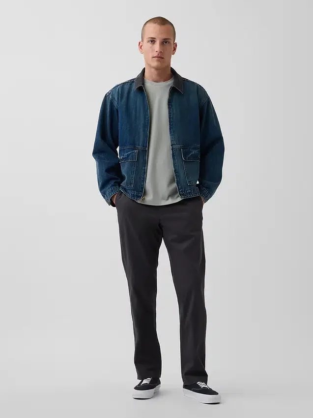 Moderne gerade geschnittene Khakis