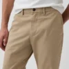 Moderne gerade geschnittene Khakis