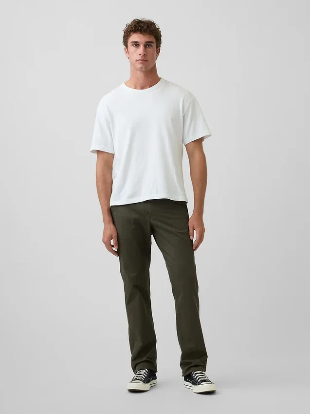 Moderne gerade geschnittene Khakis