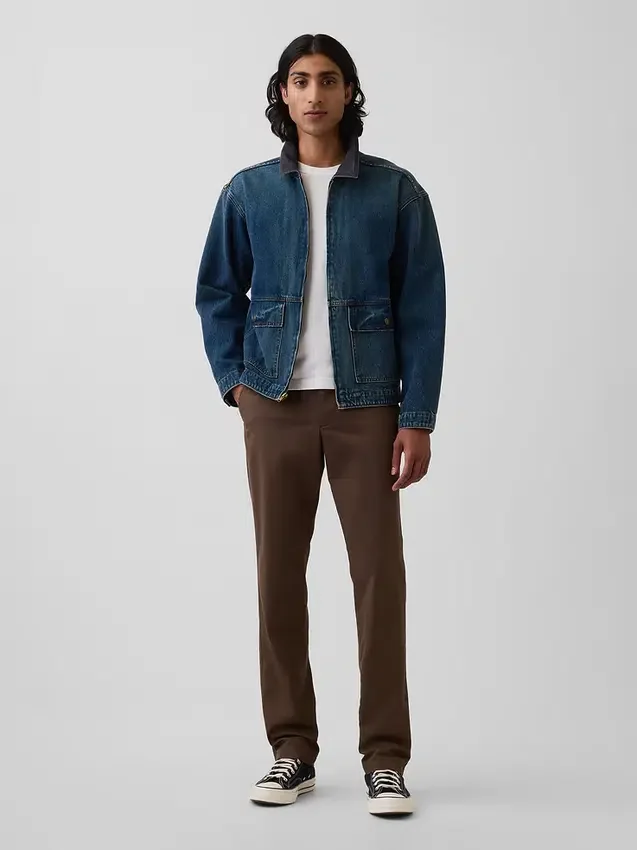 Moderne gerade geschnittene Khakis