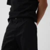 Moderne gerade geschnittene Khakis