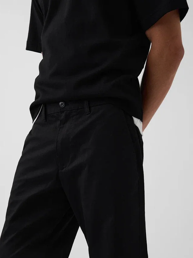Moderne gerade geschnittene Khakis