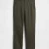 Moderne gerade geschnittene Khakis