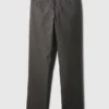 Moderne gerade geschnittene Khakis