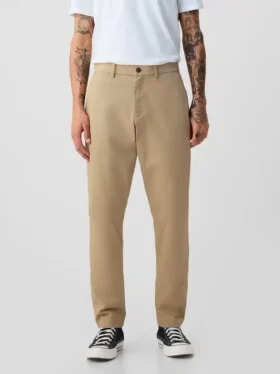 Moderne, konisch zulaufende Khakis