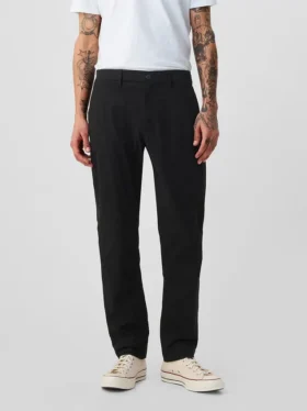 Moderne, konisch zulaufende Khakis