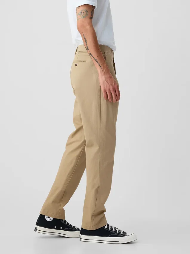 Moderne, konisch zulaufende Khakis