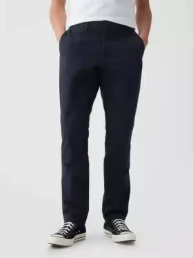 Moderne, konisch zulaufende Khakis