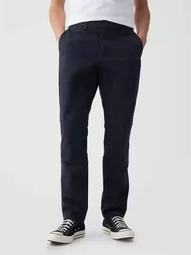 Moderne, konisch zulaufende Khakis