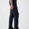Moderne, konisch zulaufende Khakis
