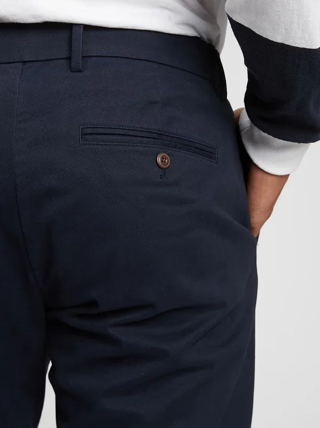 Moderne, konisch zulaufende Khakis