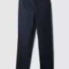 Moderne, konisch zulaufende Khakis
