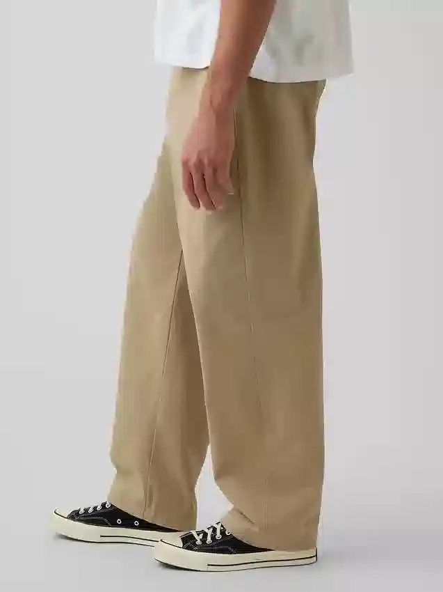 Moderne, locker sitzende Khakis