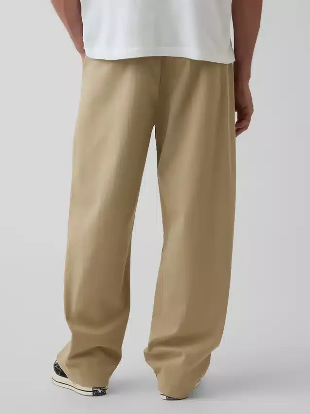 Moderne, locker sitzende Khakis
