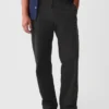 Moderne, locker sitzende Khakis im 90er-Jahre-Stil
