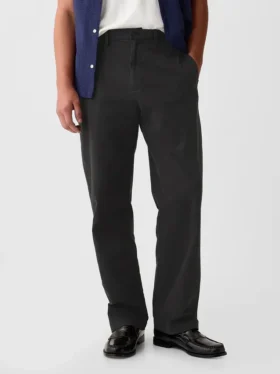 Moderne, locker sitzende Khakis im 90er-Jahre-Stil