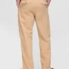 Moderne, locker sitzende Khakis im 90er-Jahre-Stil
