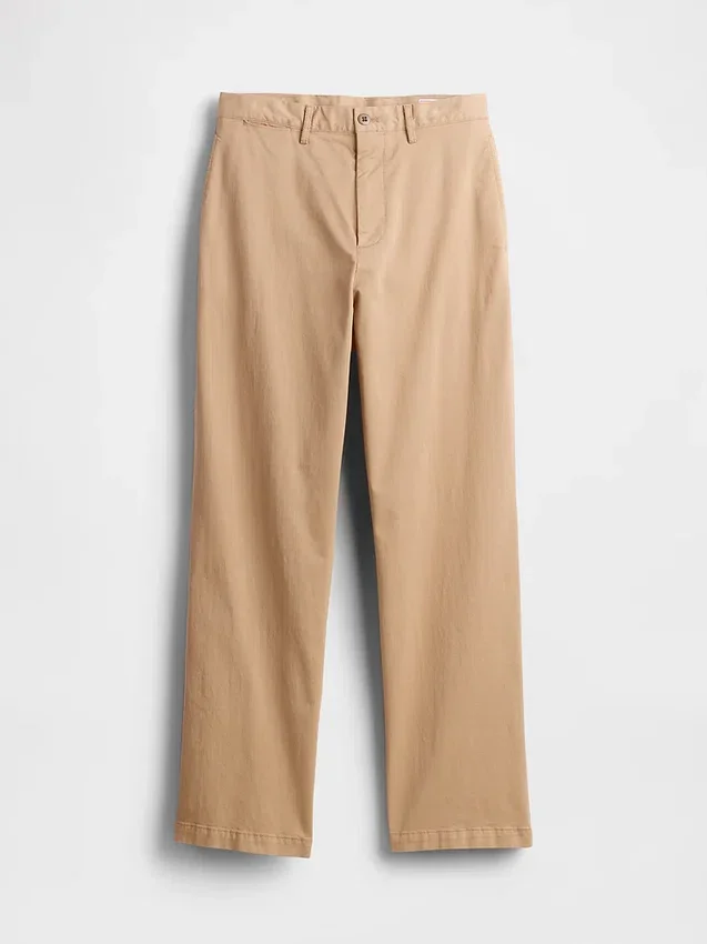 Moderne, locker sitzende Khakis im 90er-Jahre-Stil
