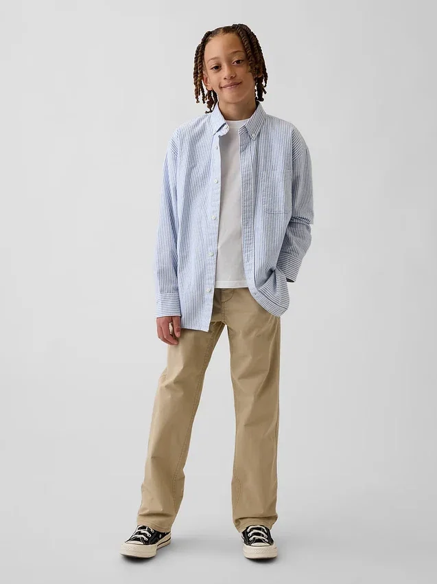Moderne, lockere Khakis in gerader Passform für Kinder