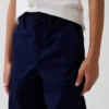 Moderne, lockere Khakis in gerader Passform für Kinder