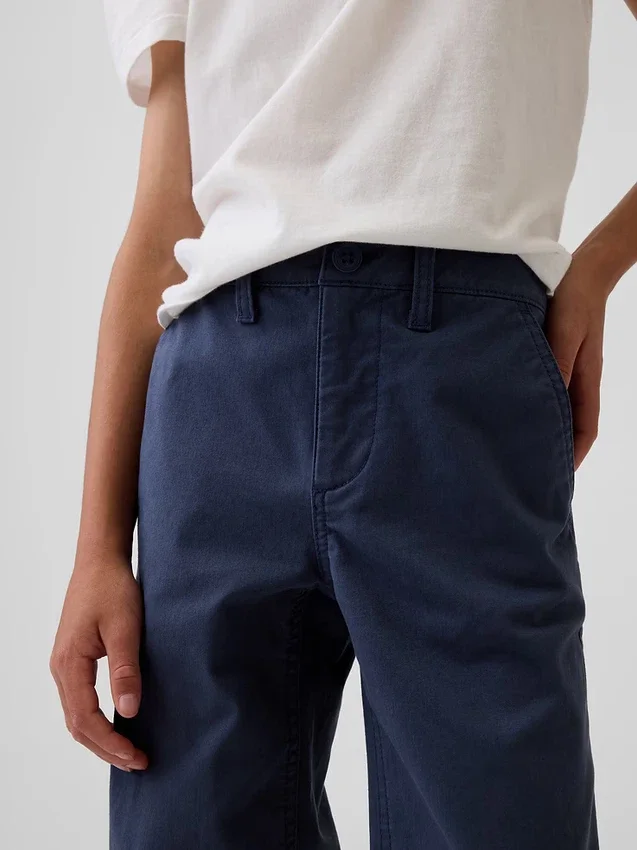 Moderne, lockere Khakis in gerader Passform für Kinder