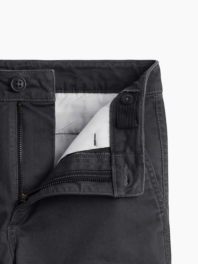 Moderne, lockere Khakis in gerader Passform für Kinder