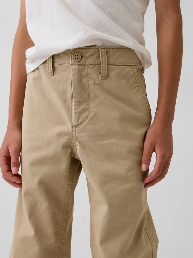 Moderne, lockere Khakis in gerader Passform für Kinder