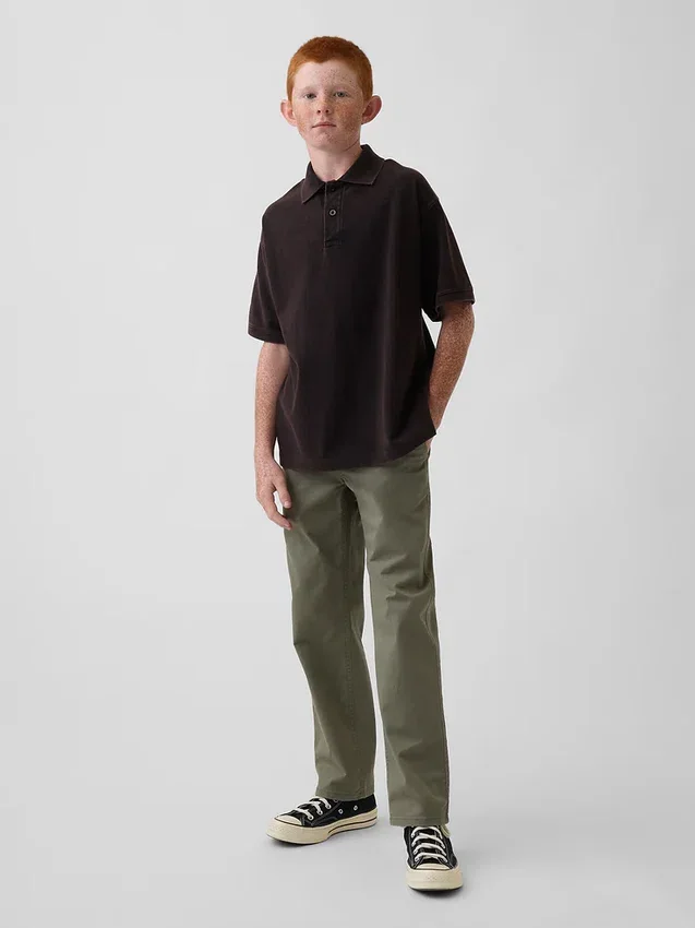 Moderne, lockere Khakis in gerader Passform für Kinder