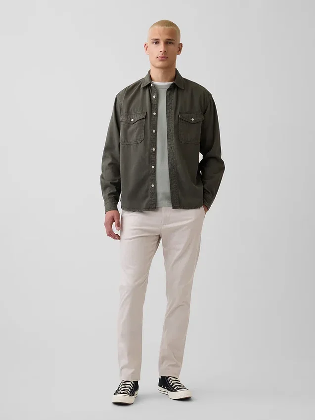 Moderne, schmal geschnittene Khakis