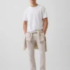 Moderne, schmal geschnittene Khakis