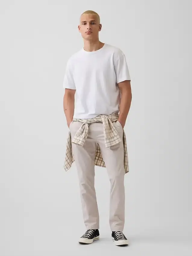 Moderne, schmal geschnittene Khakis
