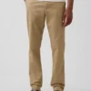 Moderne, schmal geschnittene Khakis