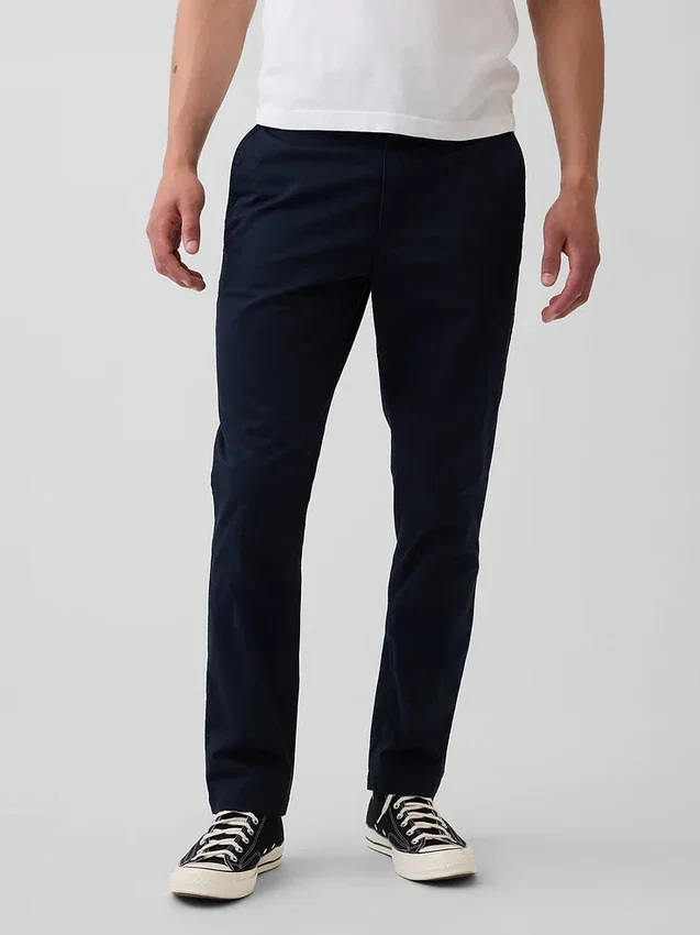 Moderne, schmal geschnittene Khakis