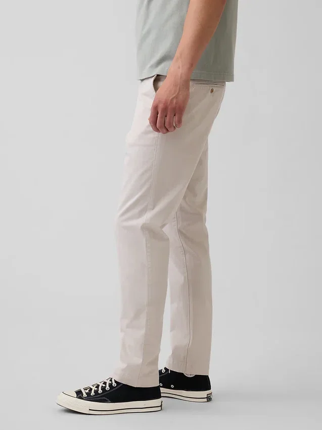 Moderne, schmal geschnittene Khakis