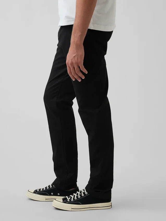 Moderne, schmal geschnittene Khakis
