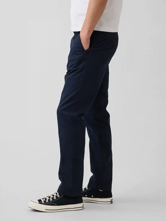 Moderne, schmal geschnittene Khakis